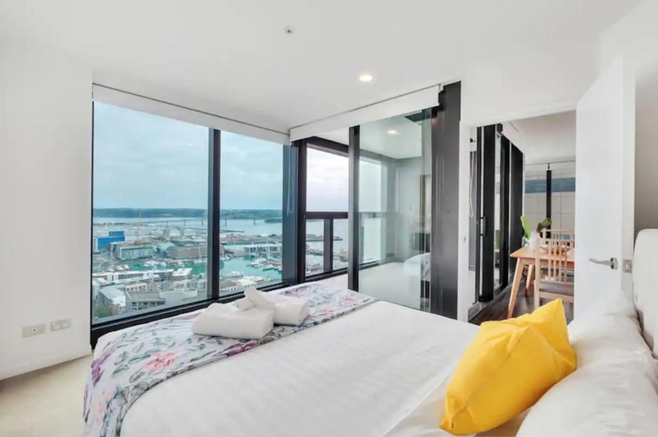 Magnificent Harbour View Skytower View Apartment In Cbd Auckland Exterior photo